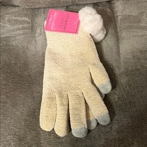 NWT Simply Southern Soft & Fuzzy Beige and Gray Gloves with Pom Pom